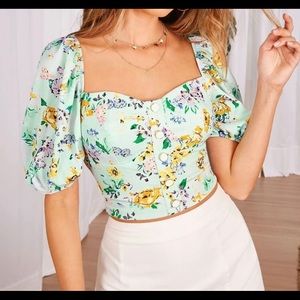 Puff sleeve button front flower print crop top